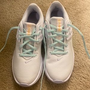 Women’s Nike AirMax 8.5